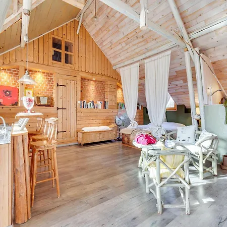 Holiday home Loft With Jacuzzi And Sauna, Cleaning Included *